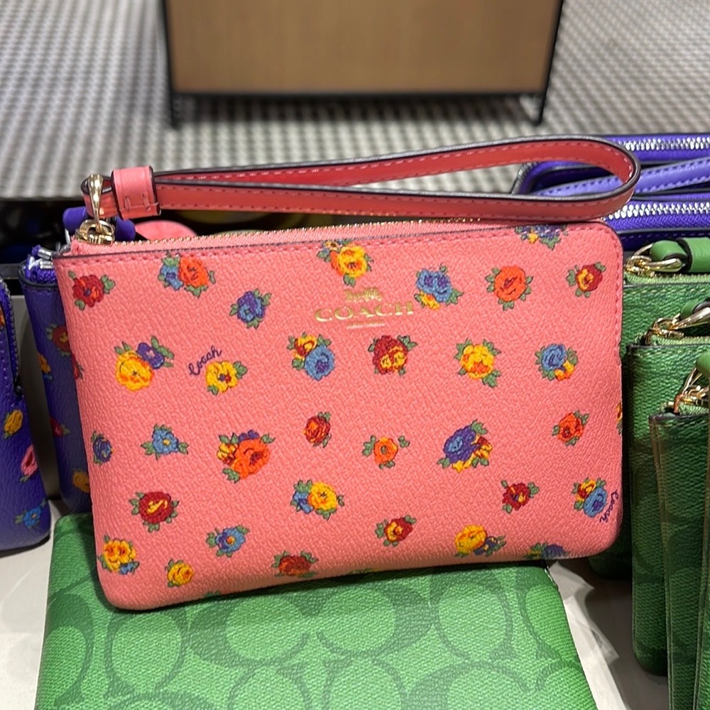 Coach Corner Zip Wristlet With Mini Vintage Rose Print Pink Lemonade Multi - Picture 4 of 16
